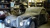 Автомобильная классика по-прежнему в цене (на снимке - раритетный Bugatti) 