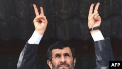 Президент Ирана Ахмадинеджад во время выступления на месте строительства первой иронской ядерной станции