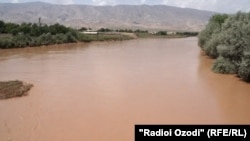 Река Сурхоб, в которую Мадина бросилась вместе с детьми, унесла жизни малышей