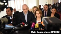 Депутаты делают заявление о выходе из большинства, 14 ноября 2019 г.