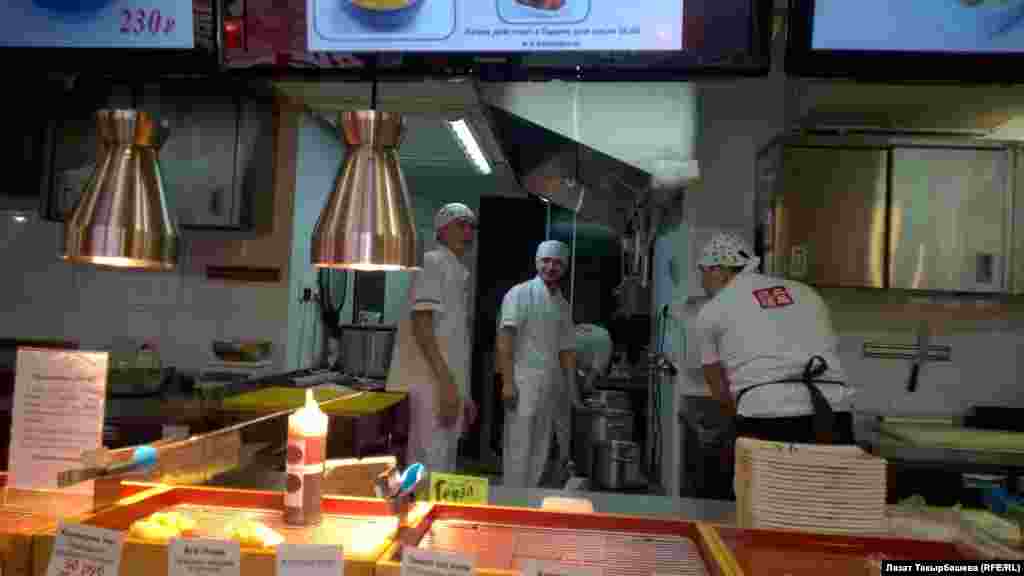 Для трудоустройства в хороший японский ресторан требуется российское гражданство.&nbsp;