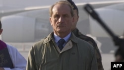 Франция қорғаныс министрі Жерар Лонге.