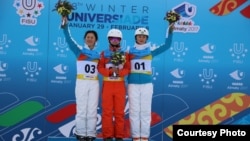 Слева направо победители соревнований по фристайлу на Универсиаде-2017: Жибек Арапбаева (серебро), Чжи Инин (золото) и Жанбота Алдабергенова. Алматы, 30 января 2017 года. Фото предоставлено пресс-службой Универсиады.  