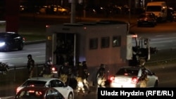 Білоруські силовики розганяють мітингувальників, які ставлять під сумнів офіційну інформацію про те, що Лукашенко знову виграв вибори