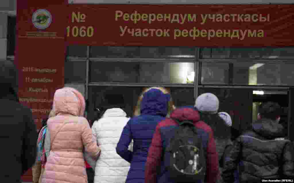 Жергиликтүү кеңештерге шайлоодо &ldquo;Таза шайлоо&rdquo; ассоциациясынын 200дөн ашуун байкоочулары көз салышууда.