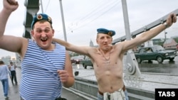 Десантники в день ВДВ