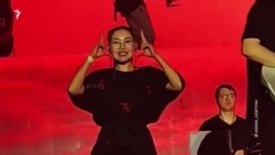 «Глухим важно знать, о чем поет артист». Сурдопереводчица Айдана Жапарова — о себе и своей работе 