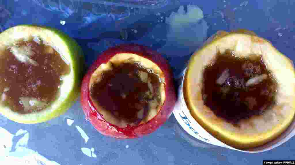 Бал куюлган алмалар.