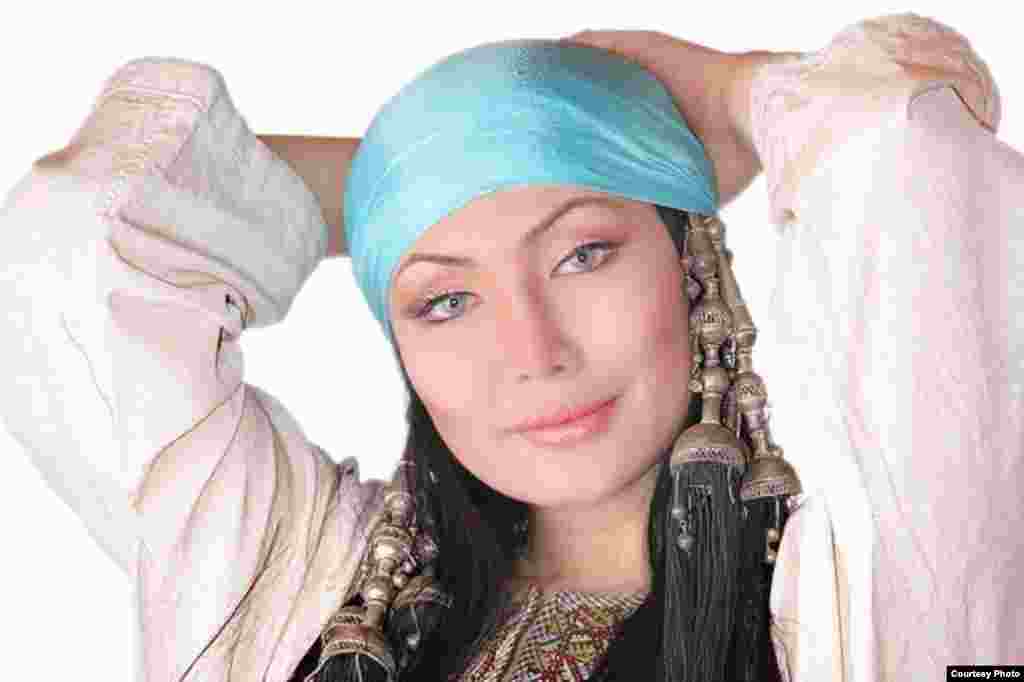 Ассоль Молдокматова, популярный ви-джей и модельер Кыргызстана. 