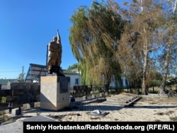 На місці бомбового удару по Яровій