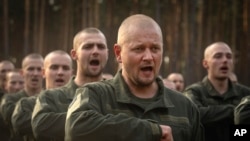 Ар кандай эсептер менен Орусия Украинага кол салган 34 айдан бери эки тараптан өлгөндөрдүн жана жараат алгандардын саны миллиондон ашты. Бул сан дагы өсүп жатат.