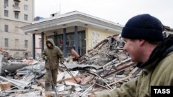 Մետրոյի «Չիստիե պրուդի» կայարանի մոտ առևտրի կետի ապամոնտաժումը։ Մոսկվա, 9-ը փետրվարի, 2016թ․ 