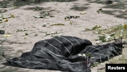 На месте гибели мэра Кандагара Гуляма Хайдара Хамиди, 27 июля 2011 года