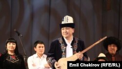 <p>Элмирбек Иманалиев чыгармачылыгынын 20 жылдыгына арналган кечеде. 17-ноябрь, 2013-жыл 