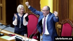 Голова Верховної Ради України Андрій Парубій і його перший заступник Ірина Геращенко на засіданні парламенту під час ухвалення Виборчого кодексу. Київ, 11 липня 2019 року