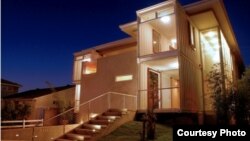 Жилой объект, возведенный из грузовых контейнеров по проекту компании SeaBox.