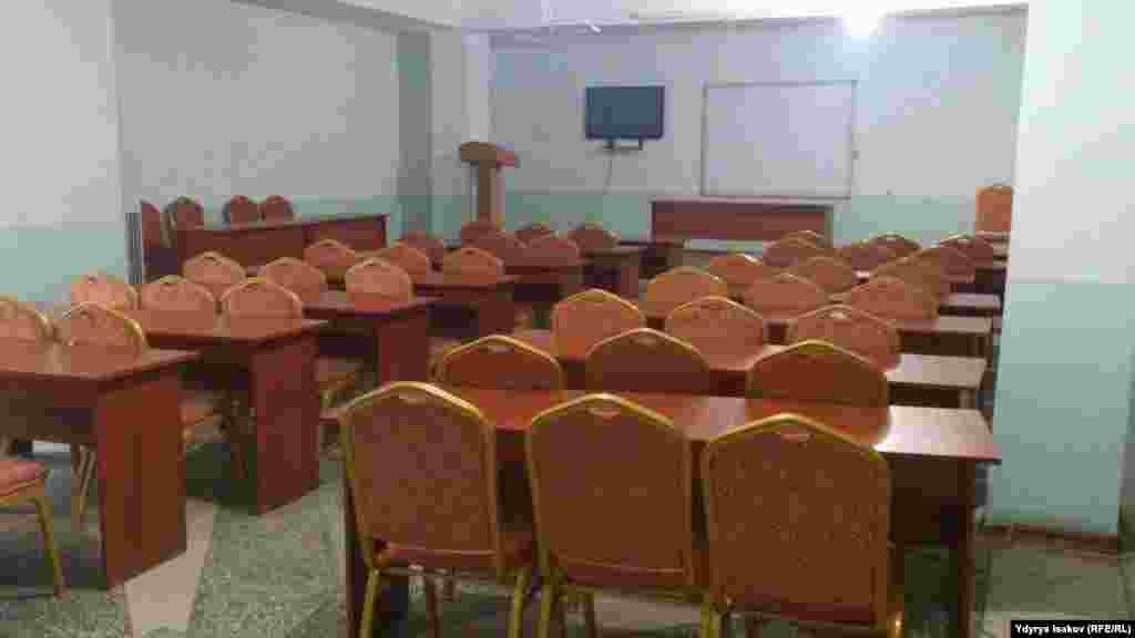 Жатаканадагы студенттик китепкана.