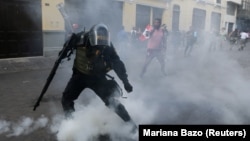 Сутички між протестувальниками і поліцією в Лімі, Перу, 26 грудня 2017 року