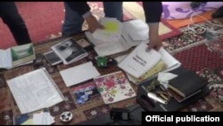 Ат-Башы районунда кармалган адамдардын үйүнөн алынган материалдар.