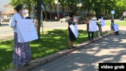 Пикет правозащитников против закона об ужесточении контроля над деятельностью НПО. 2020 год. 