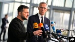 Зеленский жана Столтенберг НАТОнун тышкы иштер министрлеринин жыйыны алдында. Брюссель, 11-октябрь 2023-жыл