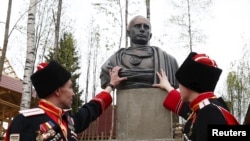 "All hail Emperor Putin!"