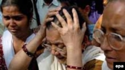 Пока английским индуистам удалось отстоять свое священное животное - но ордер на его арест уже выдан