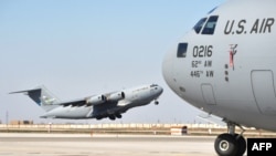 Бишкектин "Манас" аба майданындагы АКШ транзиттик борбору.