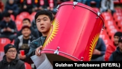 Дөлөн Өмүрзаков атындагы стадион