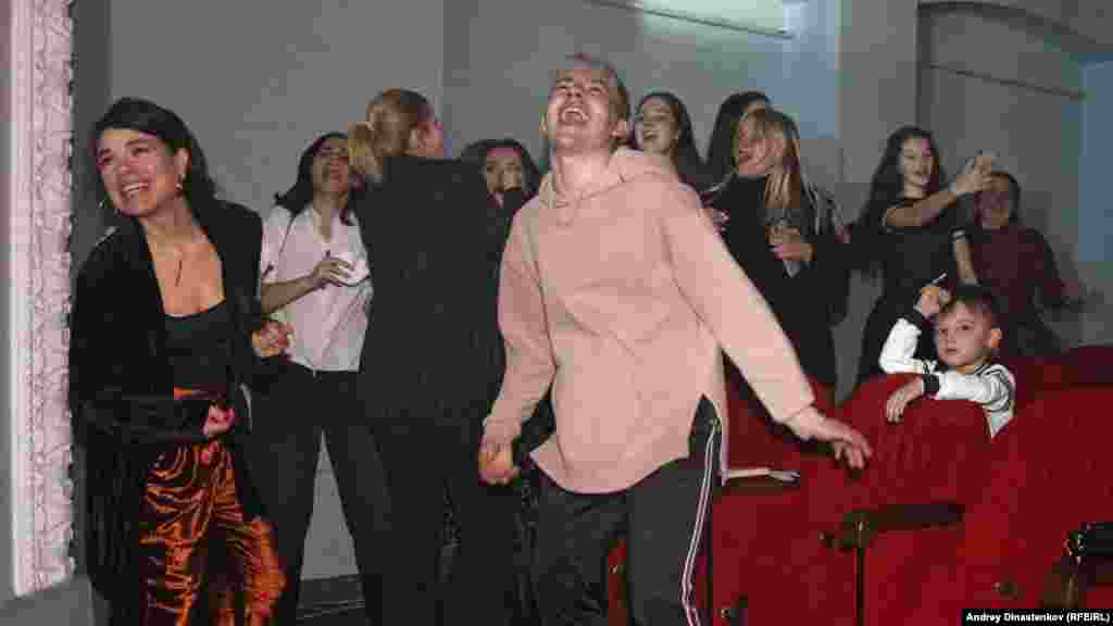 Фан-клуб Джамали активно танцював прямо в залі