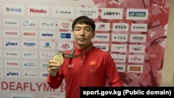 Эркин күрөштөн 74 килограмм салмакта XXV Жайкы Сурдлимпиада оюндарынын чемпиону Адилет Жапаркулов.