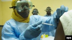 Էբոլայի դեմ պատվաստումներ Մալիում, հոկտեմբեր, 2014թ․
