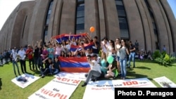 Բողոքի ակցիան Երևանի քաղաքապետարանի դիմաց, օգոստոս, 2013թ․