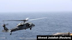 USS Boxer ҳарбий кемаси.