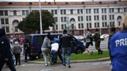 Затрыманьні студэнтаў на плошчы Якуба Коласа ў Менску. 5 верасьня.