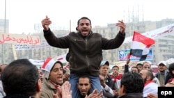 Участники антипрезидентских выступлений в Каире, 11 февраля 2011 г