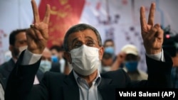 Իրան - Նախկին նախագահ Մահմուդ Ահմադինեժադը հունիսի 18-ի ընտրություններում իր թեկնածությունն առաջադրելուց հետո, Թեհրան, 12-ը մայիսի, 2021թ․