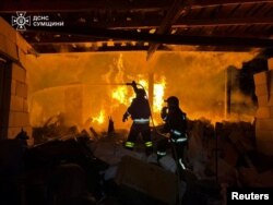 Последствия от руска атака срещу Сумската област в Украйна, 28 март 2025 г. Снимката е разпространена от пресцентъра на Държавната служба на Украйна за извънредни ситуации.