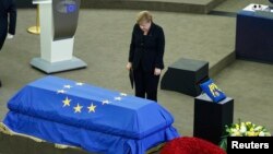 Ангела Меркель на церемонії вшанування пам'яті Гельмута Коля