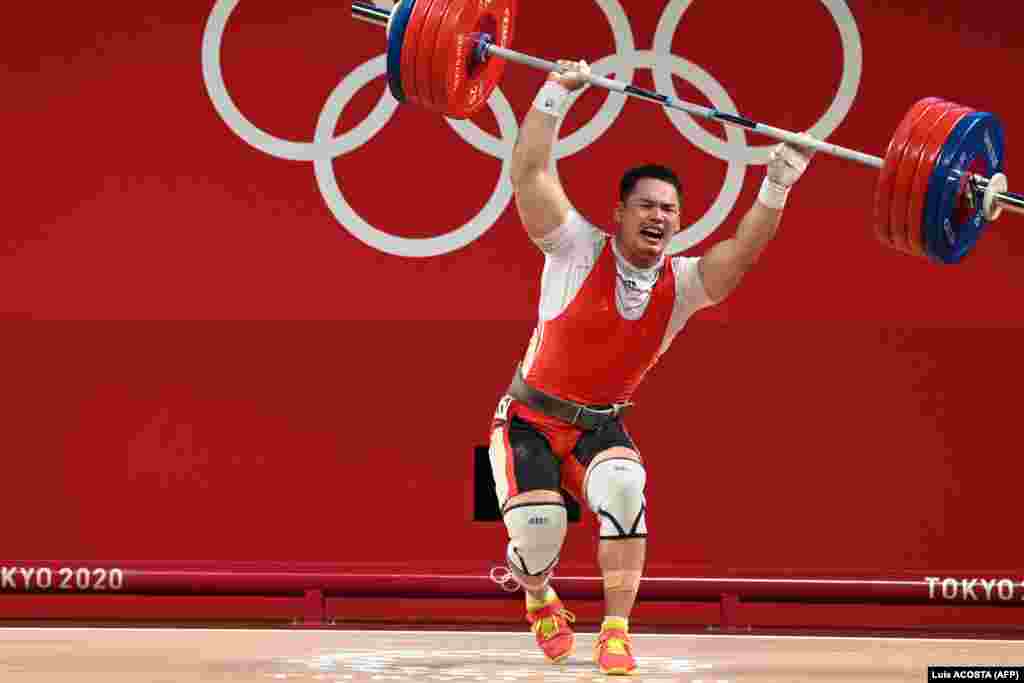 Үчүнчү аракетинде 216 килону көтөрүүгө аракет жасап, бирок жаза басты.