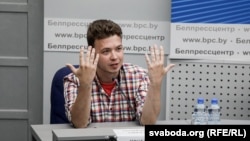 Роман Протасевич під час пресконференції, організованої білоруським МЗС, 14 червня 2021 року