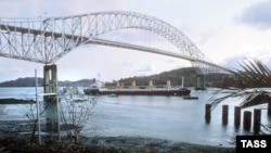 На Панамский канал приходится более 4% мировых грузоперевозок, а плата за проход судов составляет 60% бюджета страны