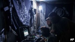 Ілюстраційне фото. Українські військові 3-ї штурмової бригади керують FPV-дроном на Харківщині, серпень 2024 року