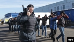 После ужесточения закона о регистрации российская полиция с удвоенной силой начнет проверять квартиры и документы россиян