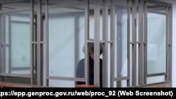 Кримчанка Оксана Сенеджук у залі підконтрольного Росії Севастопольського міського суду під час винесення вироку за статтею про держзраду, 26 грудня 2024 року