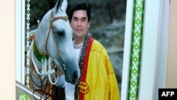 2008-nji ýylda Berdimuhamedowyň türkmen atlaryna bagyşlanan kitaby hem çap edildi.