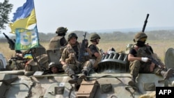 Українські військові на бронетраспортері, Слов'янськ, 11 липня 2014 року