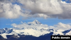 Група міжнародних вчених виявила, що втрата льоду в регіоні, де розташовані знамениті вершини Еверест і К2, прискорюється.