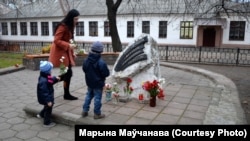 Помнік у Бабруйску ахвярам неабгрунтаваных рэпрэсій, архіўнае фота