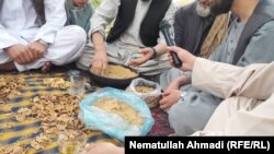 جریان تهیه غذای شکر پوستک در بدخشان.